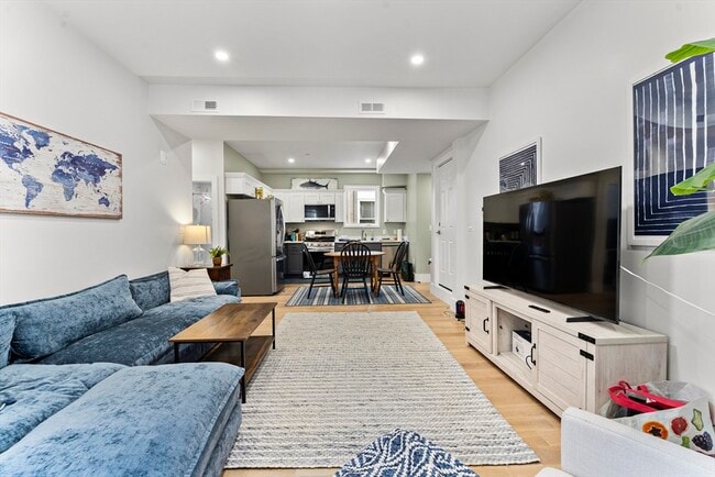 7 Oswald St Unit 1
