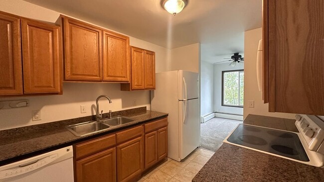 Building Photo - 1404 22nd Ave Unit Apt B
