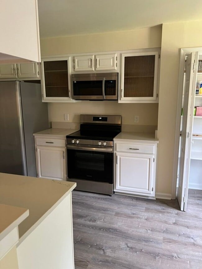 Photo - 1057 Tottenham Ln