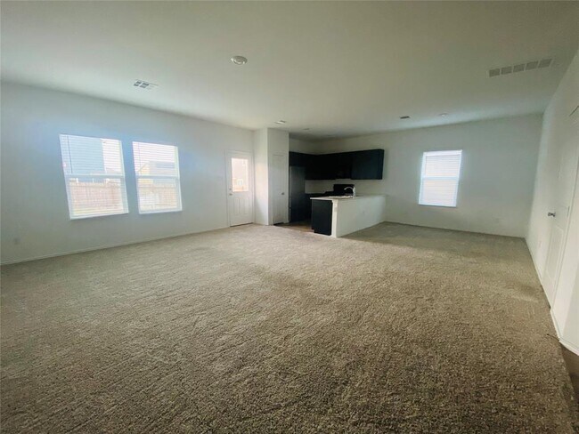 Photo - 385 Amber Gln