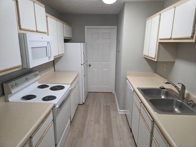Building Photo - 450 Dabney Dr Unit 2 Rental