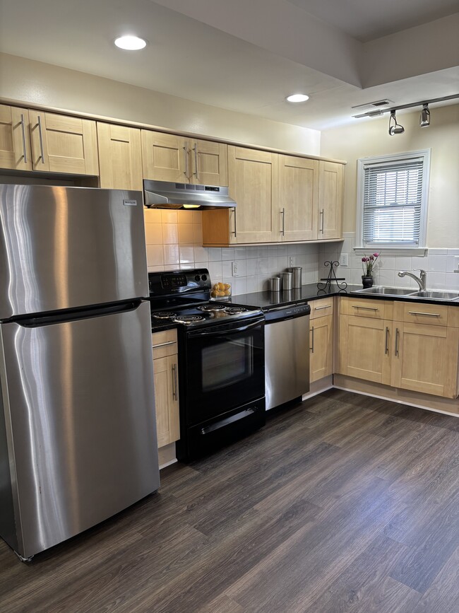 Building Photo - 3220 Wesley Ave Unit One bedroom deluxe Rental