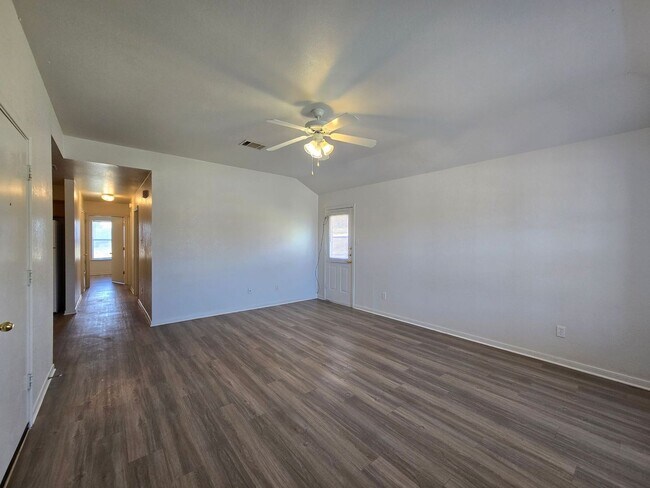 Photo - PRICE REDUCTION - AVAILABLE NOW! Unit 1618 Yuma Trail - B