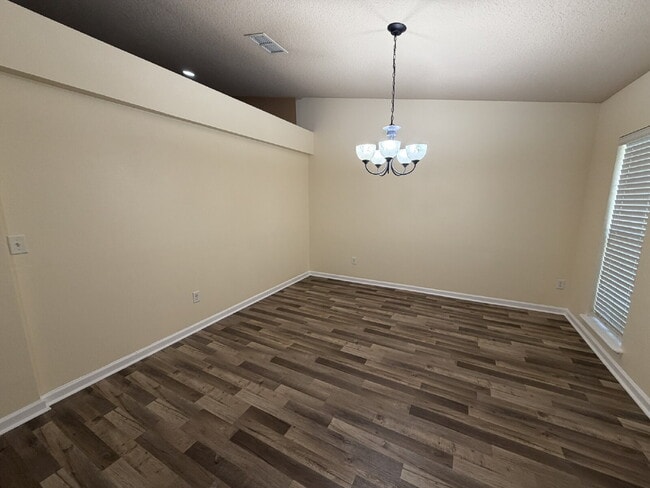 Photo - Spacious 4-Bedroom Home for Rent – Northwe...