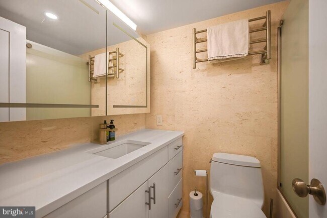 Photo - 950 25th St NW