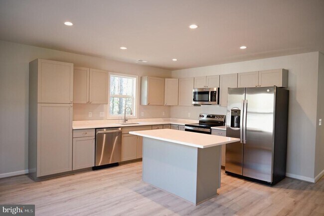 Photo - 86 Woodbine Dr