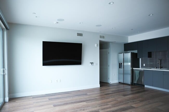 Building Photo - 8940 Reseda Blvd