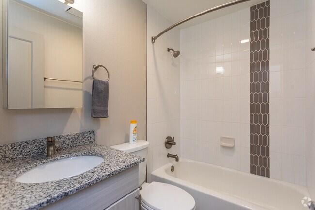1BR, 1BA - 550SF