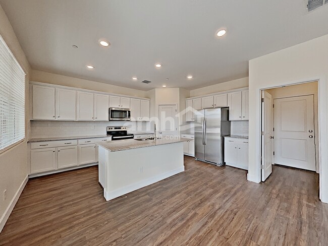 Photo - 5949 W Columbine Dr