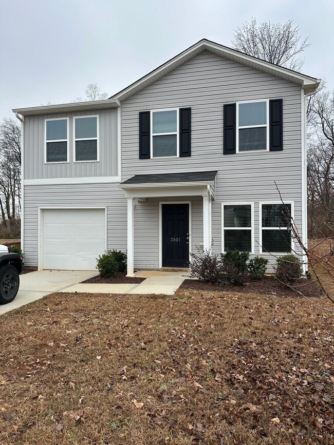 Building Photo - Beautiful 3-bedroom, 2.5-bath home in Greensboro