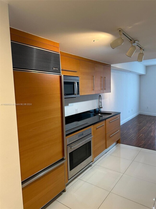 Photo - 465 Brickell Ave