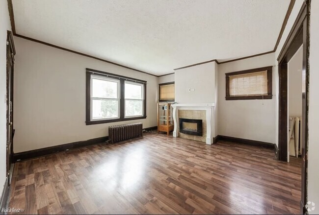 Building Photo - 2 br, 1 bath Triplex - 1235 Donald Avenue ... Rental