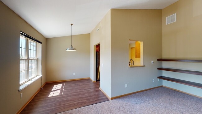 Building Photo - Glacier Hills Apartments