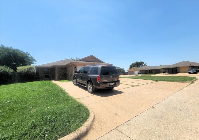 Photo - 3411 Stonewall Ln