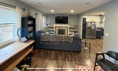 Photo - 772 McClelland St