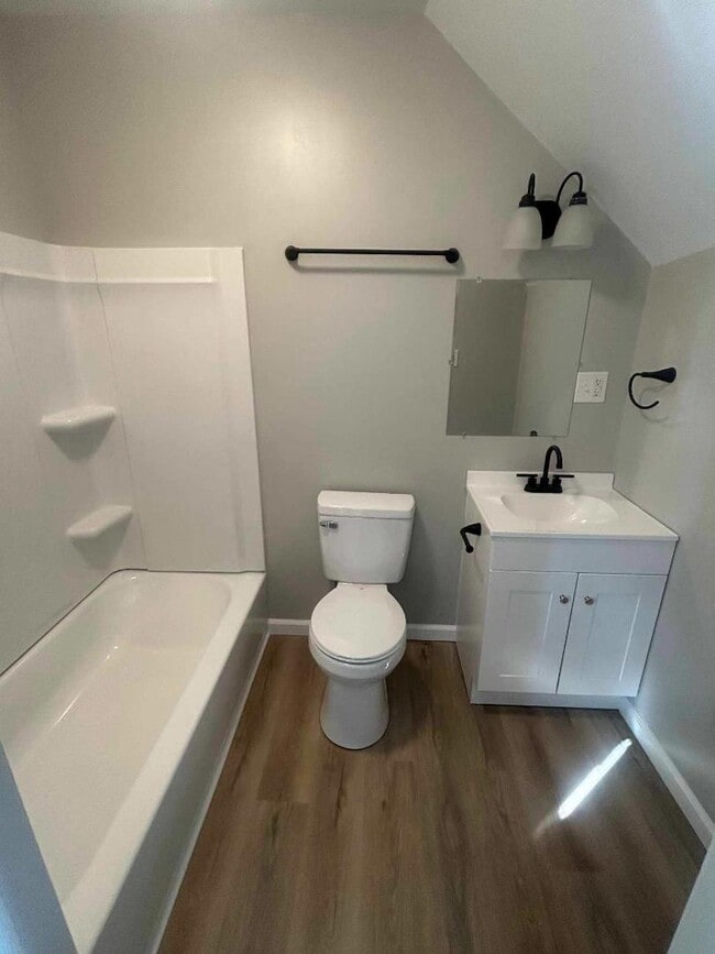Photo - Lynn Garden Apt #2 - Apt #2 Unit #2