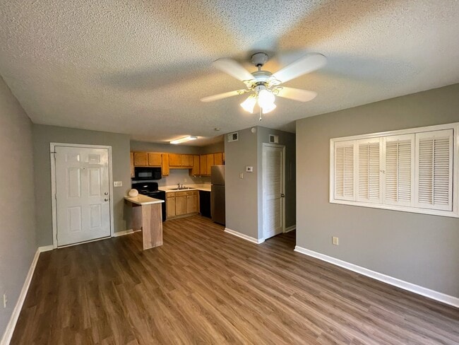 6634 Willow Pointe Dr NW