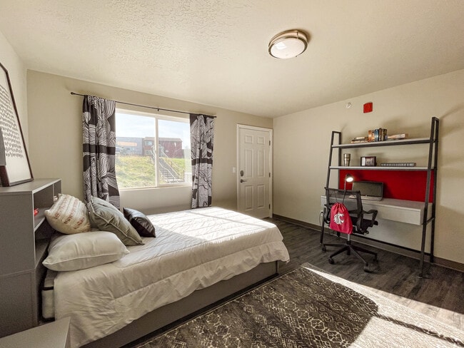 Photo - College Crest