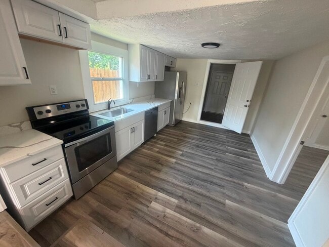 Photo - 2146 Gent Ave