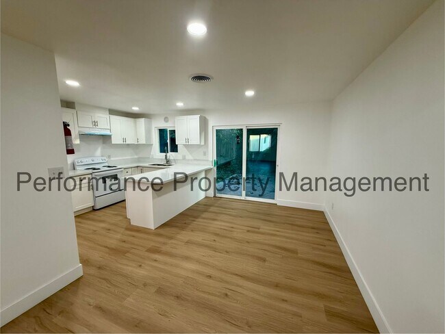 Photo - 3401 Squire Ln Unidad C