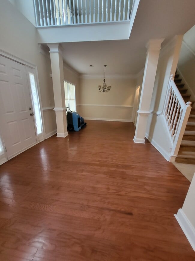 Photo - 316 Yorkshire Trce