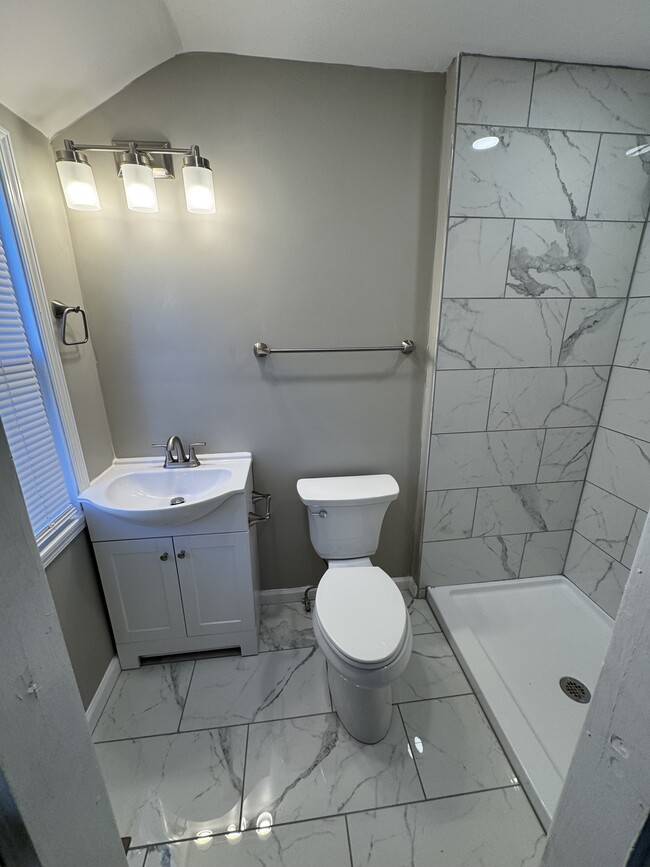 Photo - 1029 Woodside Blvd