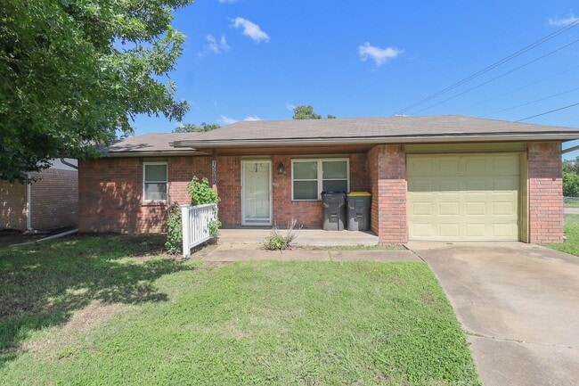 Building Photo - 2 Bed | 1 Bath in Glenpool!