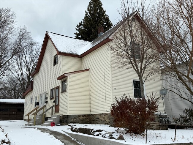 Building Photo - 330 E 3rd St