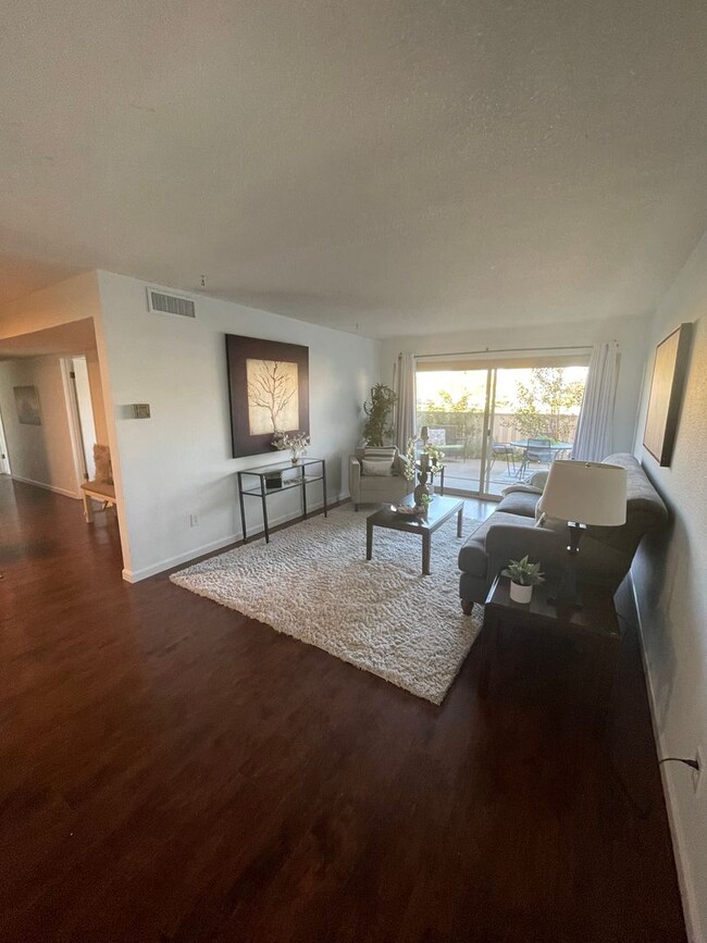 Updated 3BD/ 2BA Gunbarrel Condo- NEW CARP... - Updated 3BD/ 2BA Gunbarrel Condo- NEW CARP...