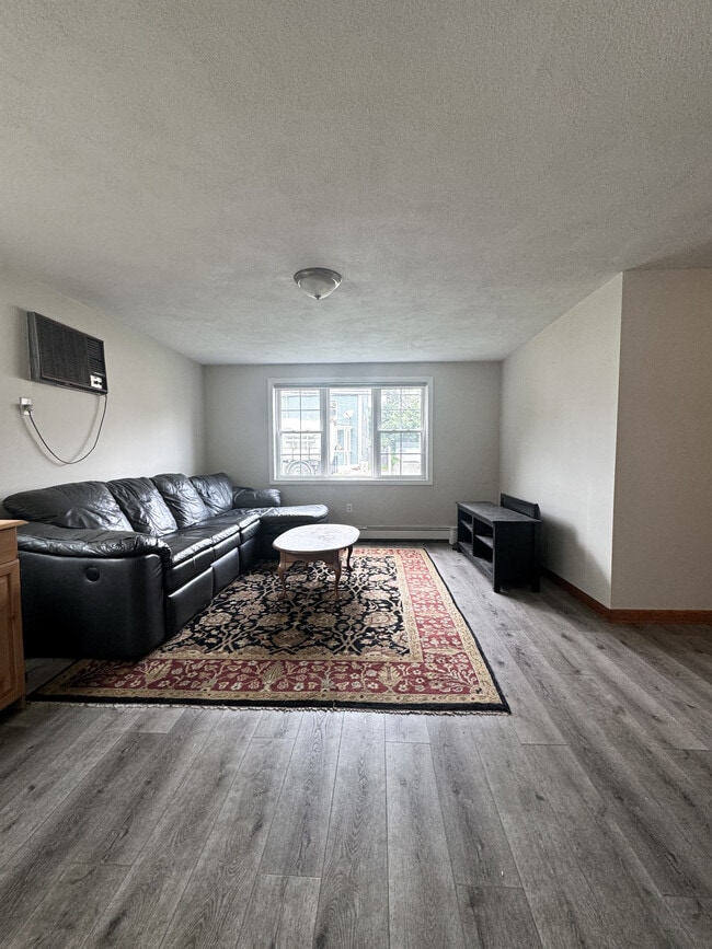 Building Photo - 17 Adamson St Unit 1