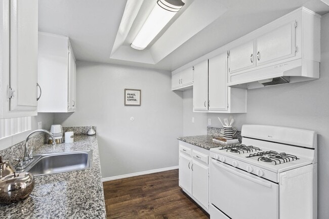Villa Marseilles Apartments