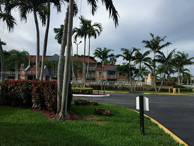 Building Photo - 18850 NW 57th Ave Unit 308