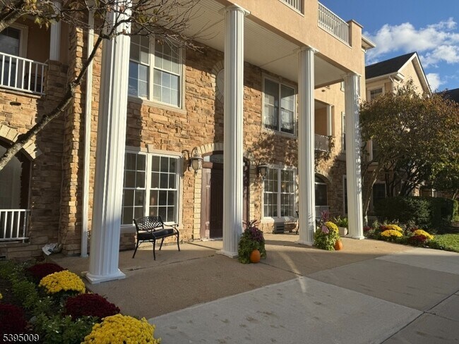 Photo - 3102 Cleveland Ln