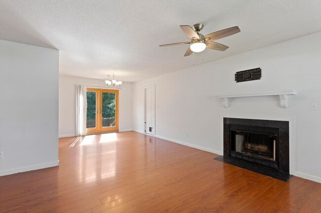 Photo - 3 bedroom with garage available in June!