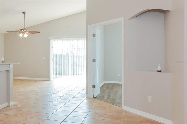 Photo - 528 Finch Ct