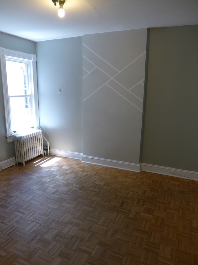 Photo - 2934 Huntingdon Ave
