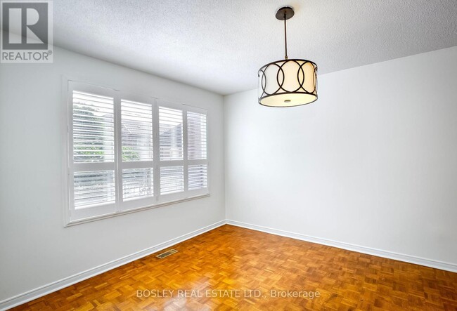 Photo - 122 Lisgar St