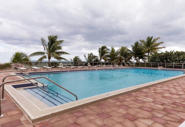 6039 Collins Ave Unit 7
