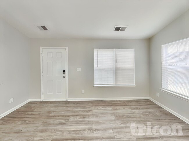 Photo - 2103 Wexford Way