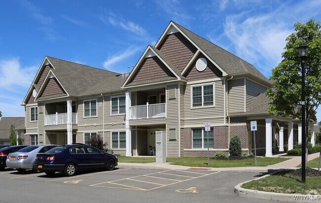 Building Photo - 1013 Deer Lakes Dr Rental