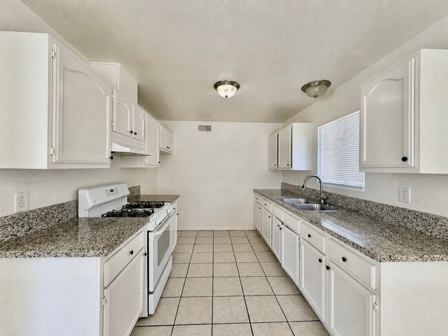 2042 E 19th St Unit B