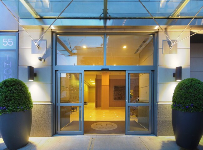 55 Thompson frente 2 - 55 Thompson<sup>®</sup>