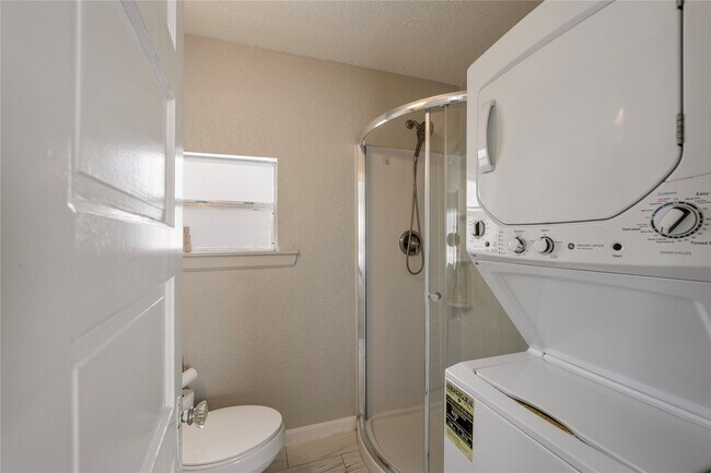 Photo - 3310 Crawford St