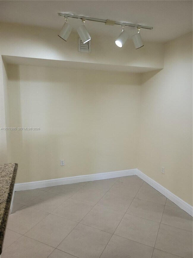 Photo - 2564 Centergate Dr Unidad 108