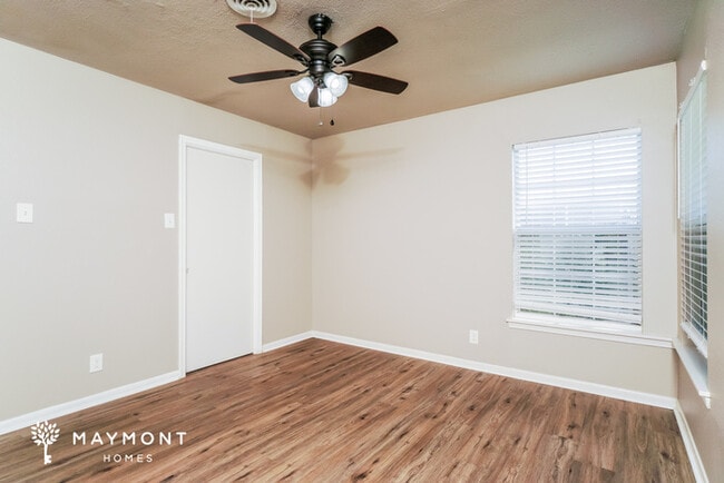 Photo - 906 Olney Dr