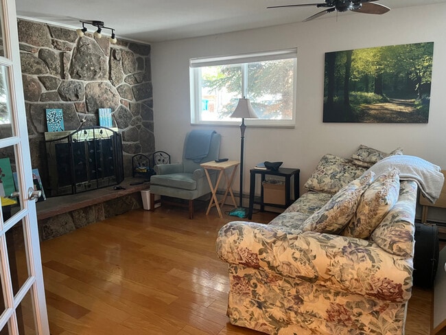 Photo - 2240 Hillsdale Cir