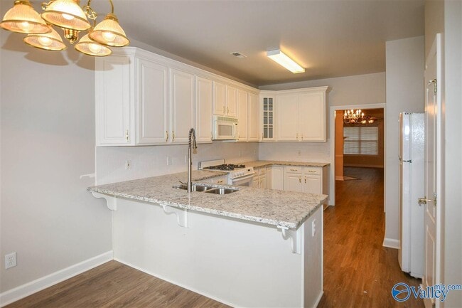 Photo - 736 Hobbs Rd SE