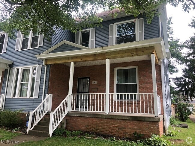 Building Photo - 942 Locust Ave Rental