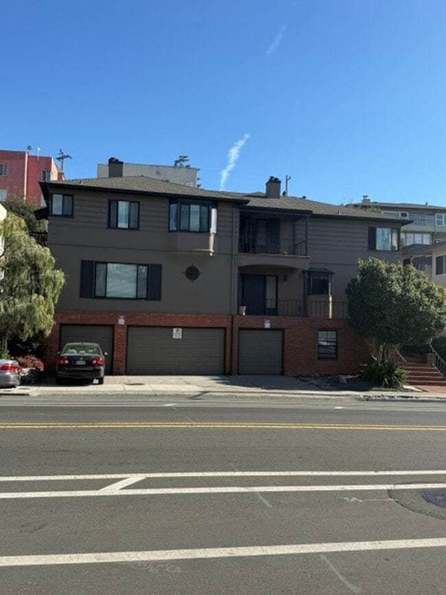 Building Photo - 2432-2436 Park Boulevard Unit 2432