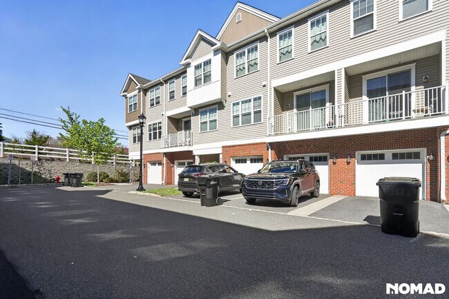 Photo - 404 Dickson Ct